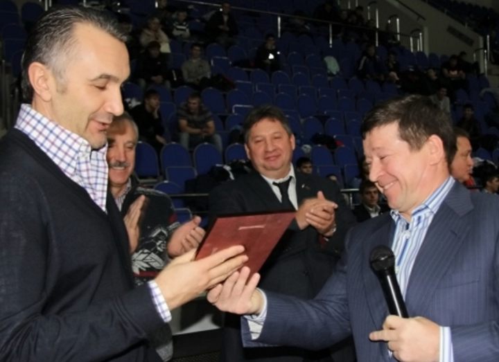 Амир Галлямов: ЖЕЛАЮ ВАМ ЧЕСТНОЙ БОРЬБЫ!