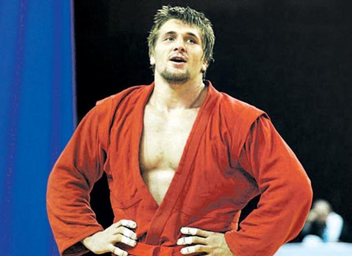 ВИТАЛИЮ МИНАКОВУ ПРОВЕДЕНА ОПЕРАЦИЯ НА КОЛЕНЕ