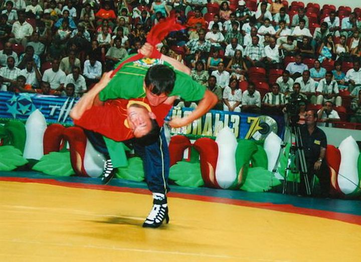 Competitions of wrestling on belts