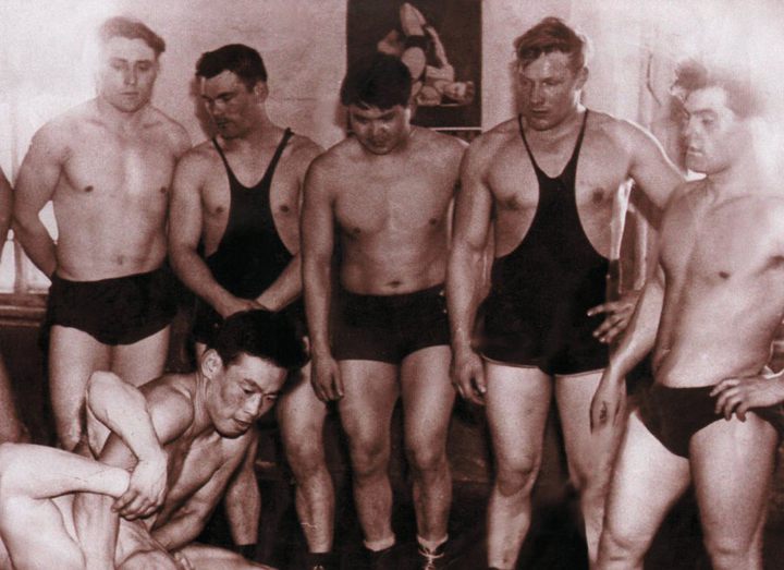 How began? Izail Chasanoff opened the first section of free-style wrestling in Tuva