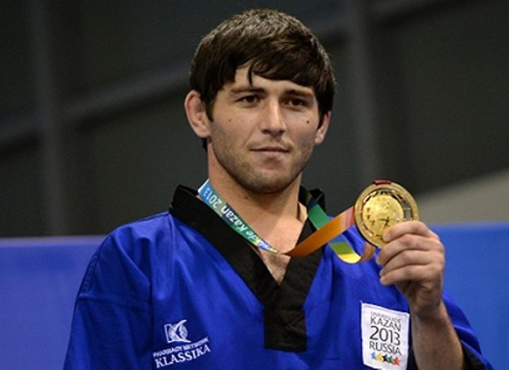 Universiade champion in wrestling on belts broke his gold medal
