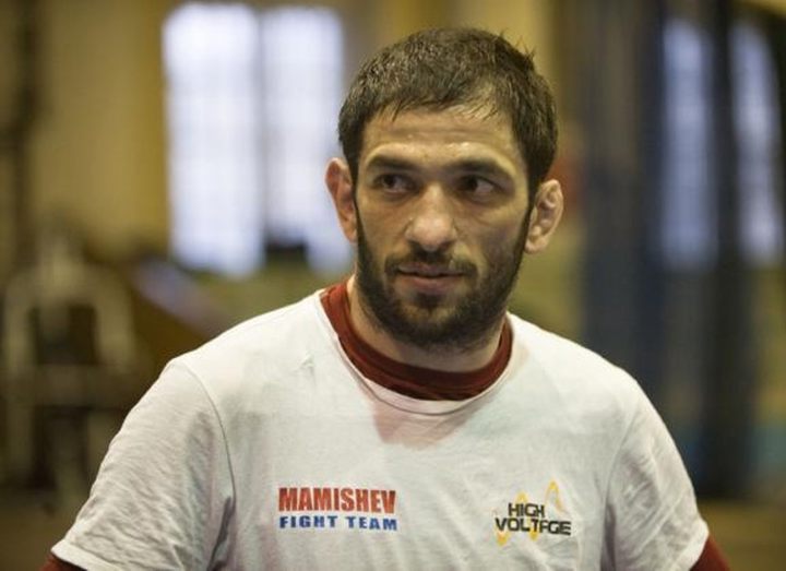 Mikhail Malyutin will battle to Li Morrison on M-1 Challenge 42