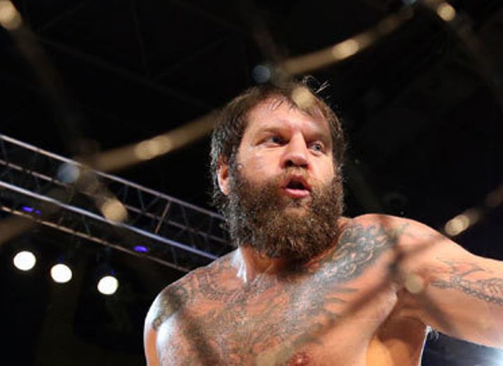 Александра Емельяненко вызвали на допрос по делу о драке с пенсионером