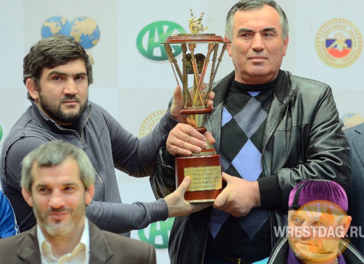 Cup of Ramzan Kadyrov is handed over to the national team of Dagestan