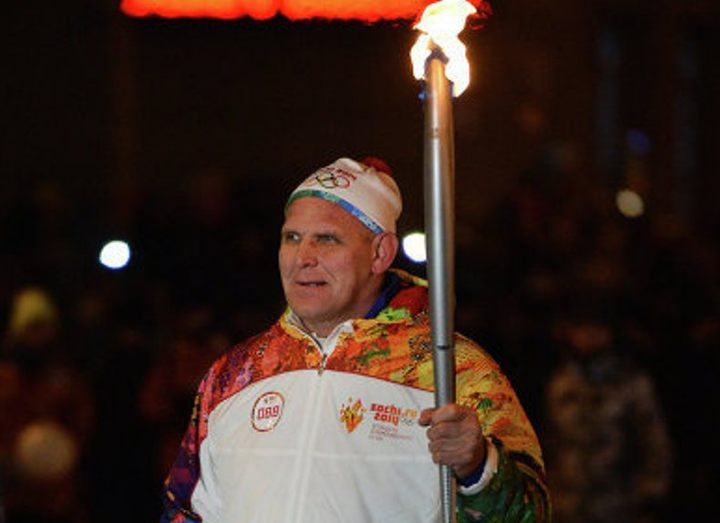 Aleksandr Karelin lit Olympic Games-2014 fire bowl in Novosibirsk
