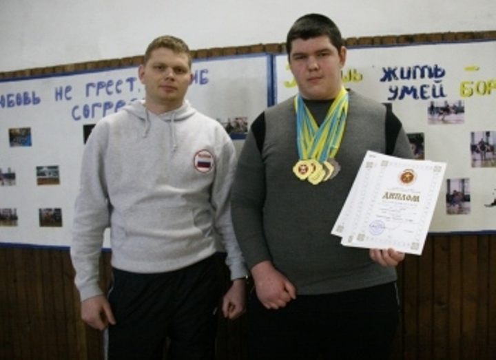 The 17-year sumoist Sergey Sokolovsky threw down a challenge to skilled athletes in the championship of Ukraine