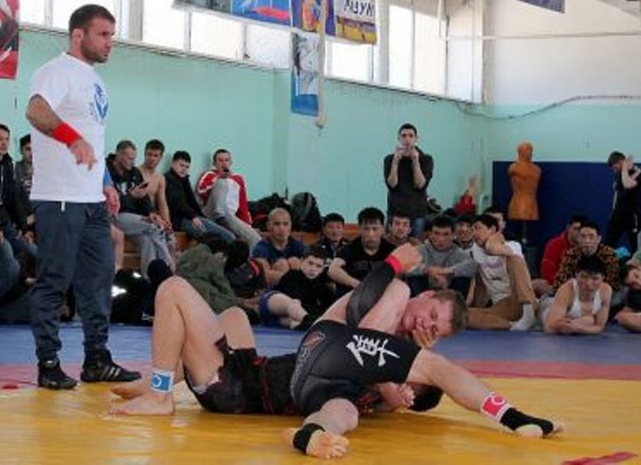 НА САХАЛИН ПРИШЕЛ ГРЭППЛИНГ