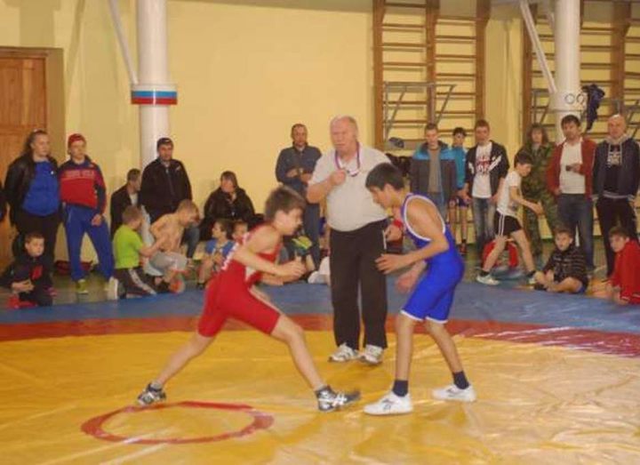 В Алексине в десятый раз прошел традици­онный турнир по греко-римской борьбе памяти Б.Ф. Арифулина