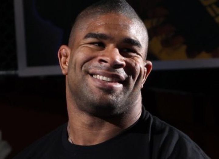 ОВЕРИМ НАМЕРЕННО ТРАВМИРОВАЛ СВОЕГО ОДНОКЛУБНИКА