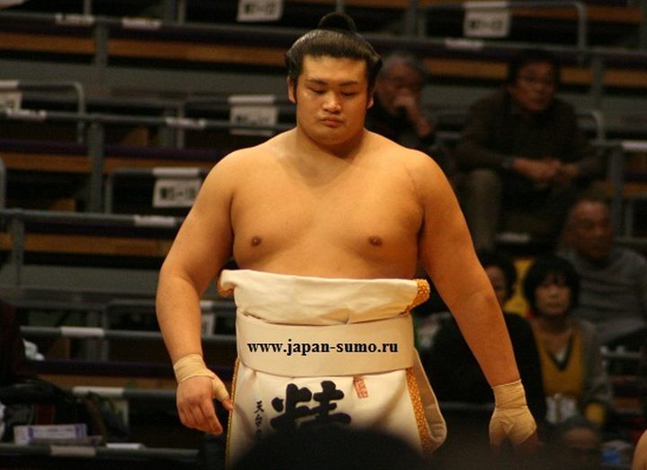 Тиёнокуни снялся с турнира