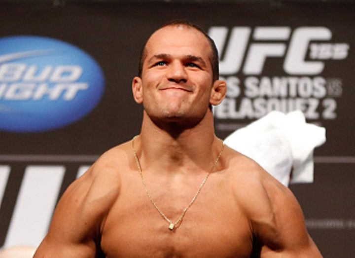 Джуниор дос Сантос получил травму