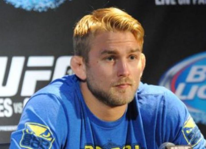 ГУСТАФССОН СОГЛАСЕН НА НЕТИТУЛЬНЫЙ БОЙ