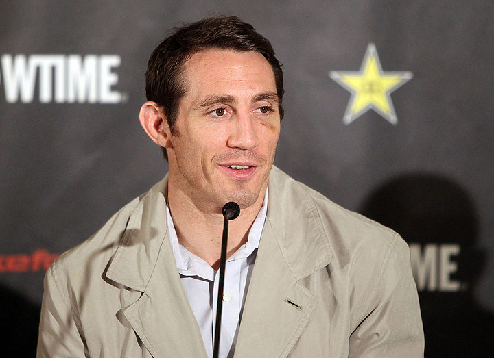 ОДНОЙ СТРОКОЙ: ОБ УСТАЮЩИХ И НЕУМЕСТНЫХ