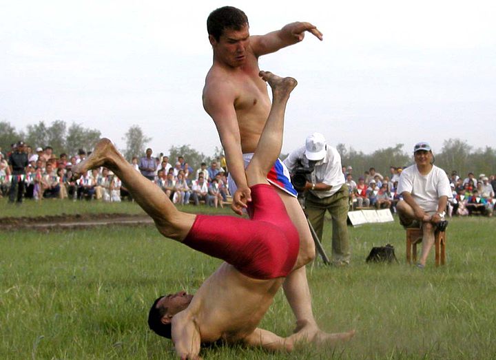 Показательные выступления по хапсагаю и керешу