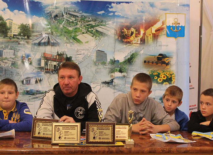 Юные борцы успешно выступили в Бердянске