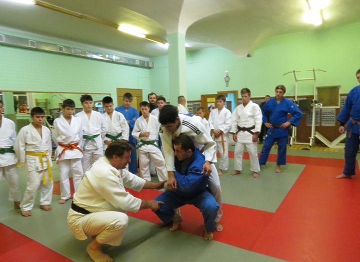 Олимпийский чемпион по дзюдо Сергей Новиков показал свои коронные броски тверским спортсменам