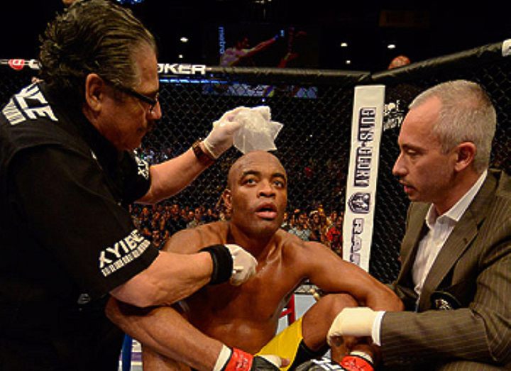 Андерсон Силва был госпитализирован с люмбаго