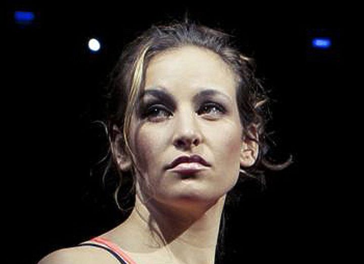 Миша Тейт против Сары МакМанн на UFC 183