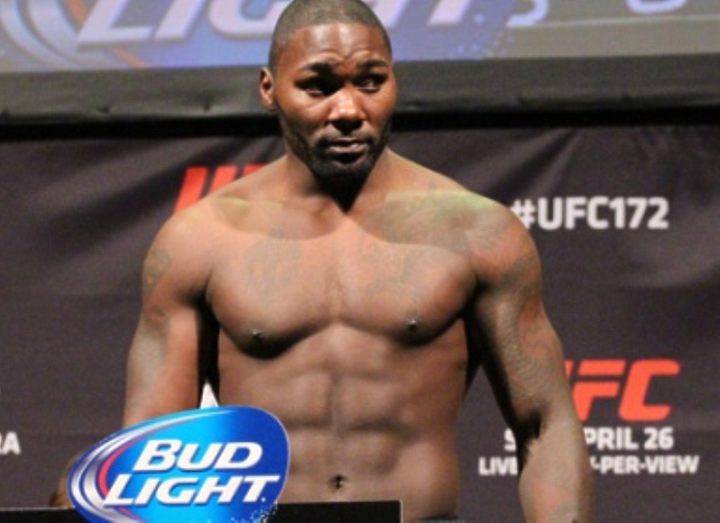 ЭНТОНИ ДЖОНСОН ОСТАЕТСЯ В UFC