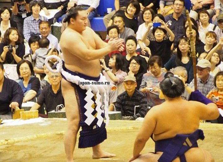 Хакухо выиграл на тотализаторе