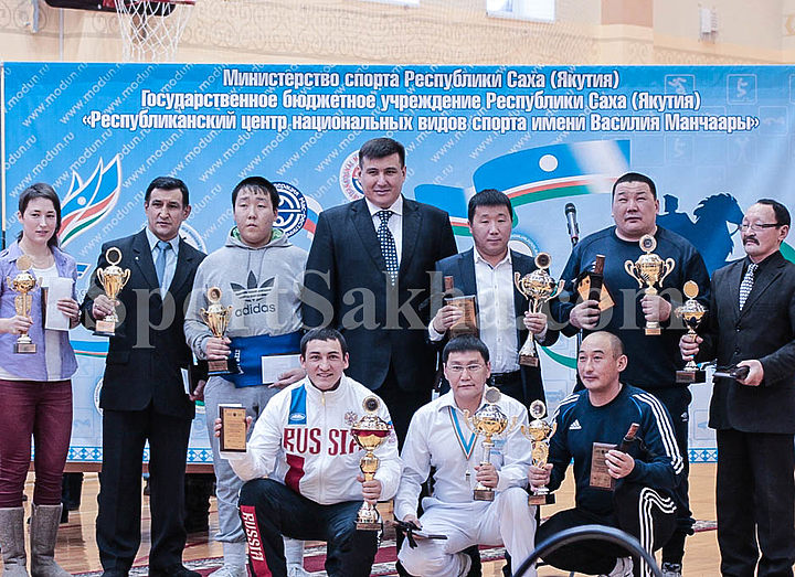 На помосте звездный состав