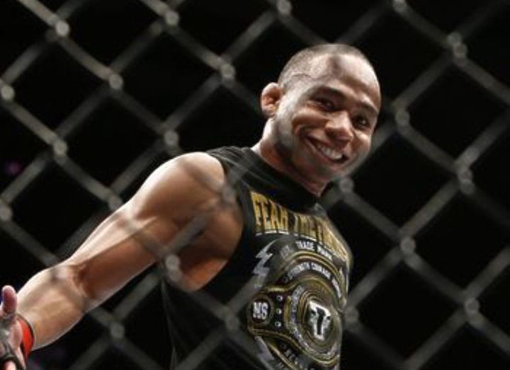 Джон Додсон против Зака Маковски на UFC 187