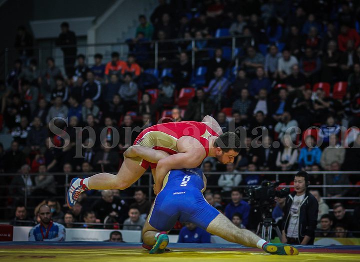 Борцы из 8 стран стали призерами турнира памяти Романа Дмитриева в Якутске