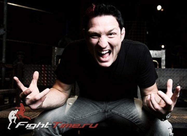 «МЭЙХЕМ» МИЛЛЕР АРЕСТОВАН ЗА ДРАКУ С ПОЛИЦИЕЙ