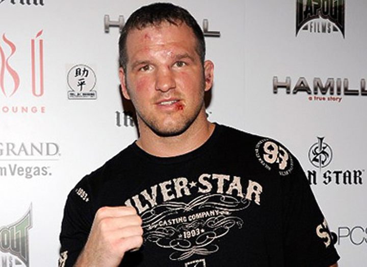 Глухой боец ММА спас младенца от ДТП