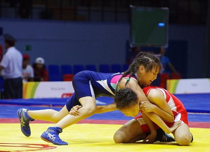 Спортсменки четырнадцати регионов выиграли медали в первый день первенства России по борьбе среди девушек