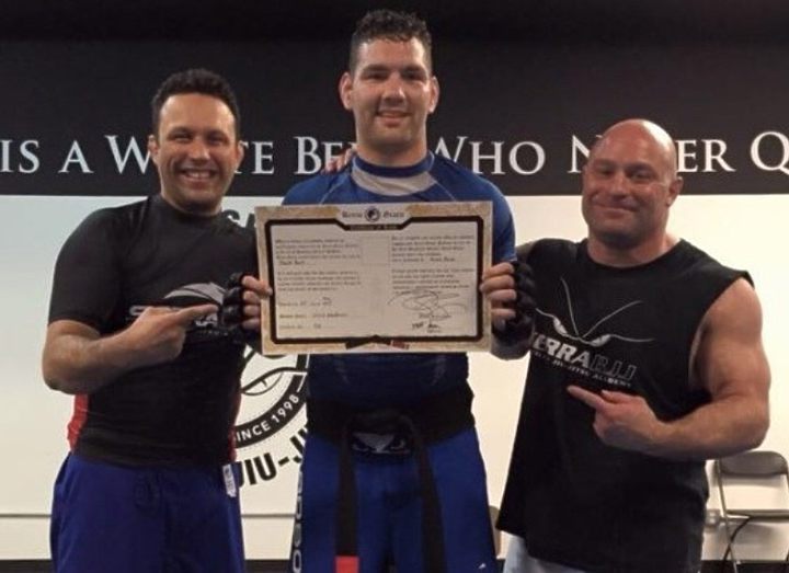 КРИС УАЙДМАН ПОЛУЧИЛ ЧЕРНЫЙ ПОЯС ПО ДЖИУ-ДЖИТСУ