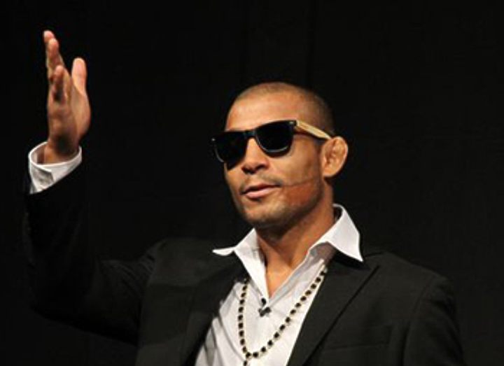 У представителя NAC отобрали мочу Жозе Альдо