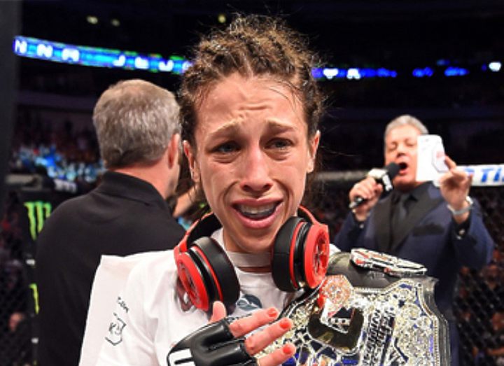 Йоанна Еджейчик против Клаудии Гадельи II на UFC 195