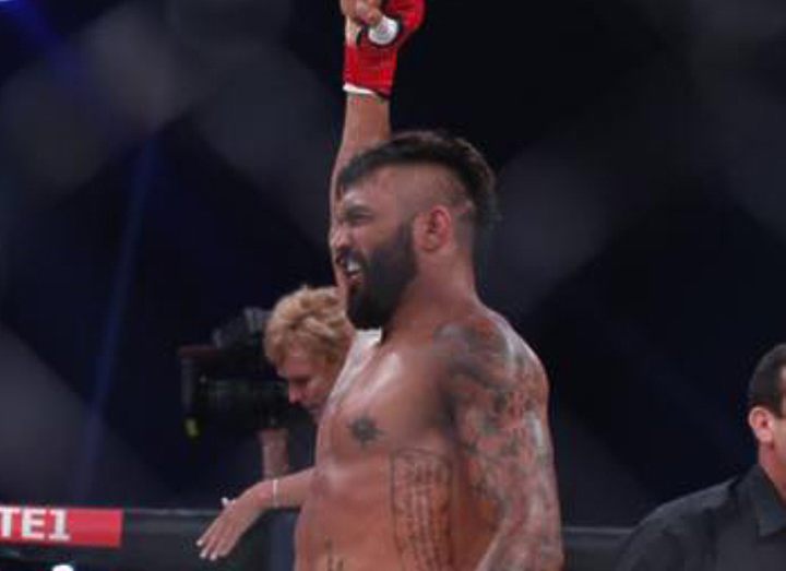 Лиам МакГири заставил сдаться Тито Ортиза