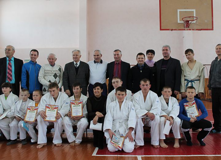 В Полтавке оснастили инвентарем секцию дзюдо