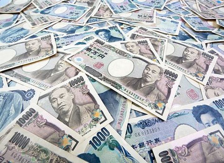 Йосикадзэ, Икиой и Сёходзан отмечены поощрительными премиями