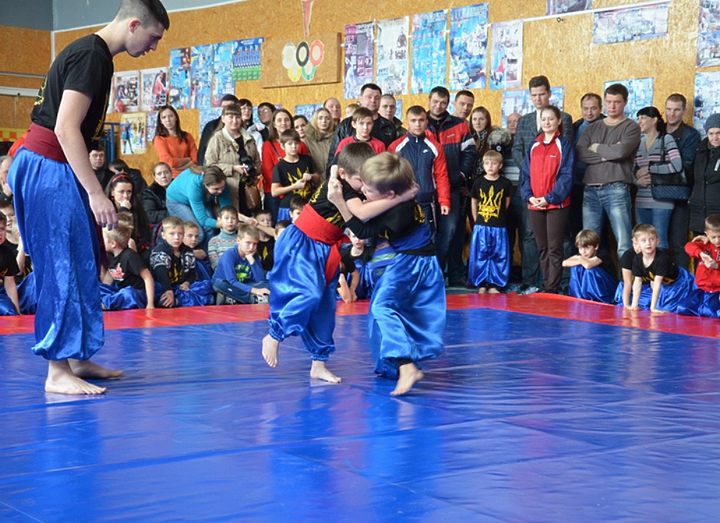 Украинская борьба «навхрест»