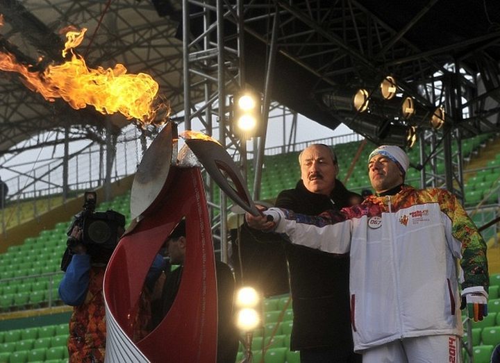Олимпийский чемпион по вольной борьбе Магомедов провел Олимпийскую зарядку в Сочи