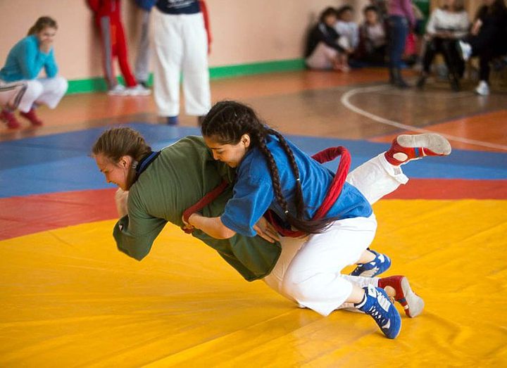 В честь праздника девушки вышли на ковёр