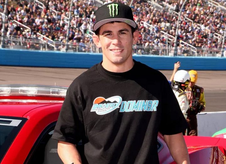 Доминик Круз примет участие в автогонке NASCAR