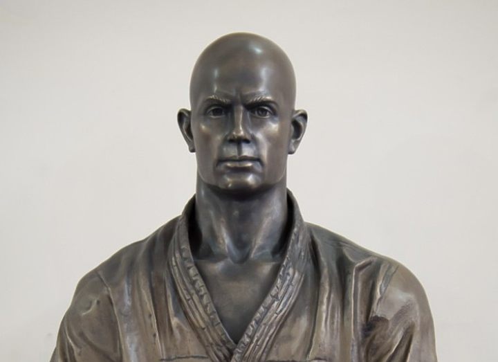 В Хабаровске появился памятник основателю российского дзюдо