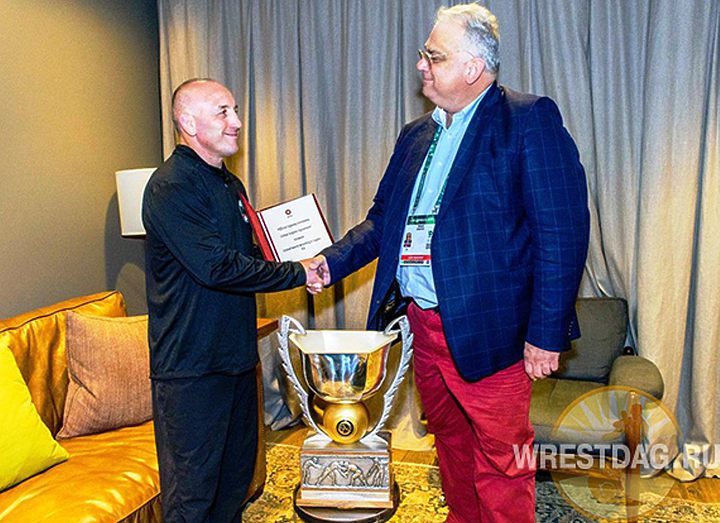 Иван Иванов подписал контракт с UWW