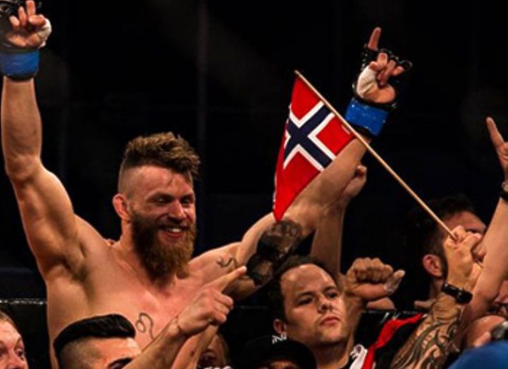 Дебют Эмила Мика перенесен на декабрь