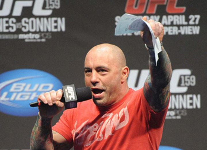 Джо Роган остается в UFC