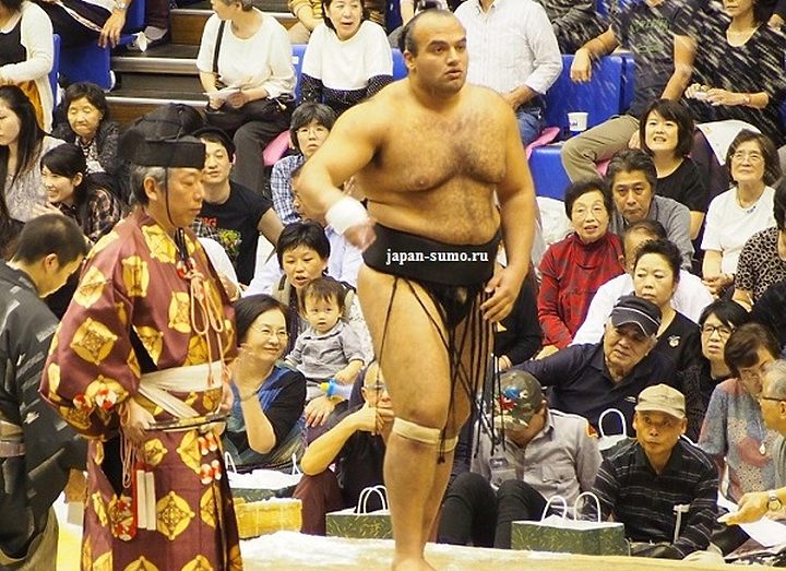 Осунаараси снялся с соревнований