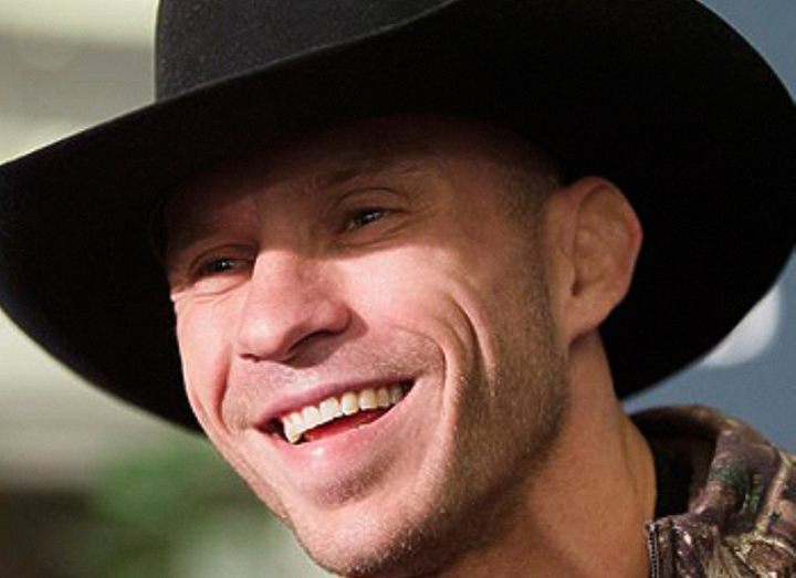 Дональд Серроне подписал новый контракт с UFC