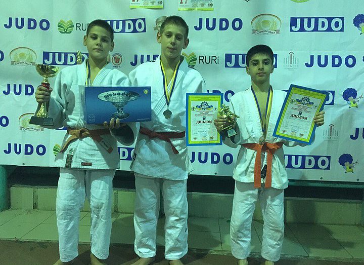 Полный комплект наград с всеукраинского турнира