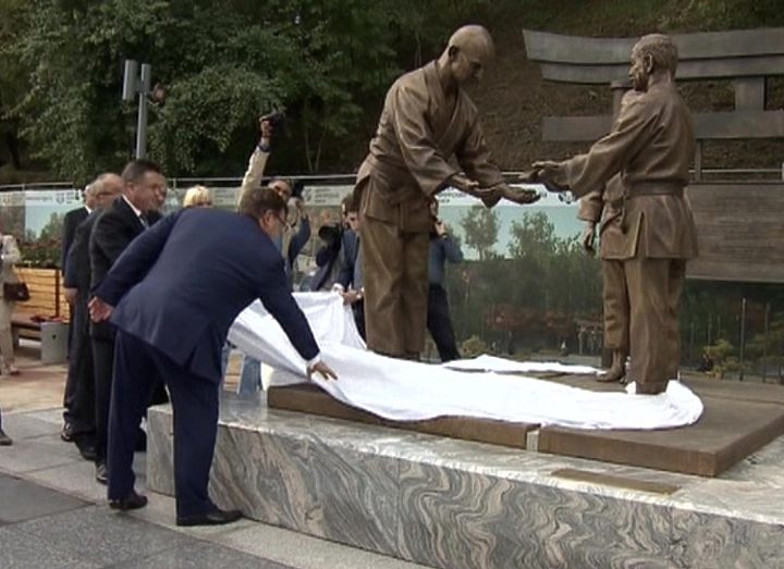 Во Владивостоке открыли памятник отцам-основателям дзюдо