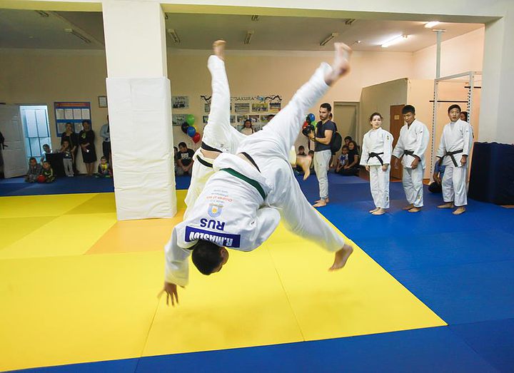 Сильная, гибкая «Сакура» открыла свои двери