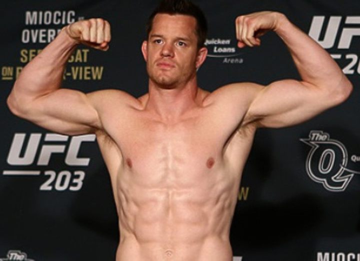 СИ БИ ДОЛЛЭУЭЙ ТРАВМИРОВАЛСЯ… ВЫБИРАЯСЬ ИЗ ЛИФТА?